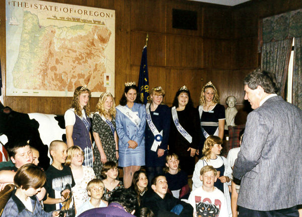 rep-tim-josi-students-or-dairy-princess-amb_1997.jpg